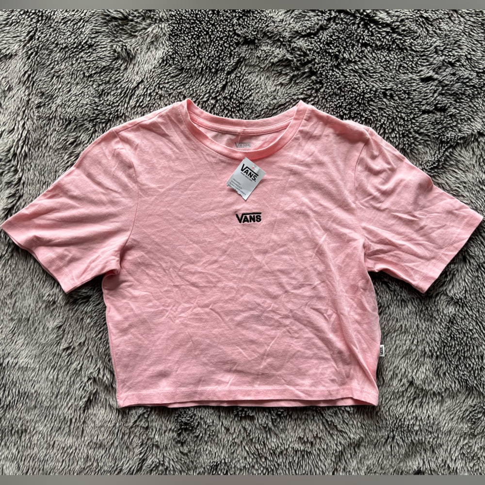 ✨2/25✨NWT Vans Cropped t-shirt